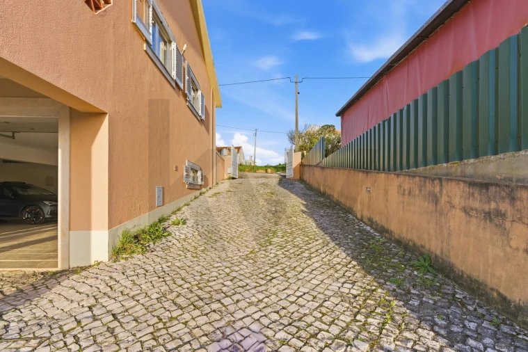 Moradia T5 para Venda em Salir de Matos Foto 17