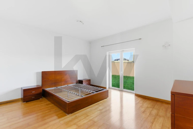 Moradia T5 para Venda em Salir de Matos Foto 55