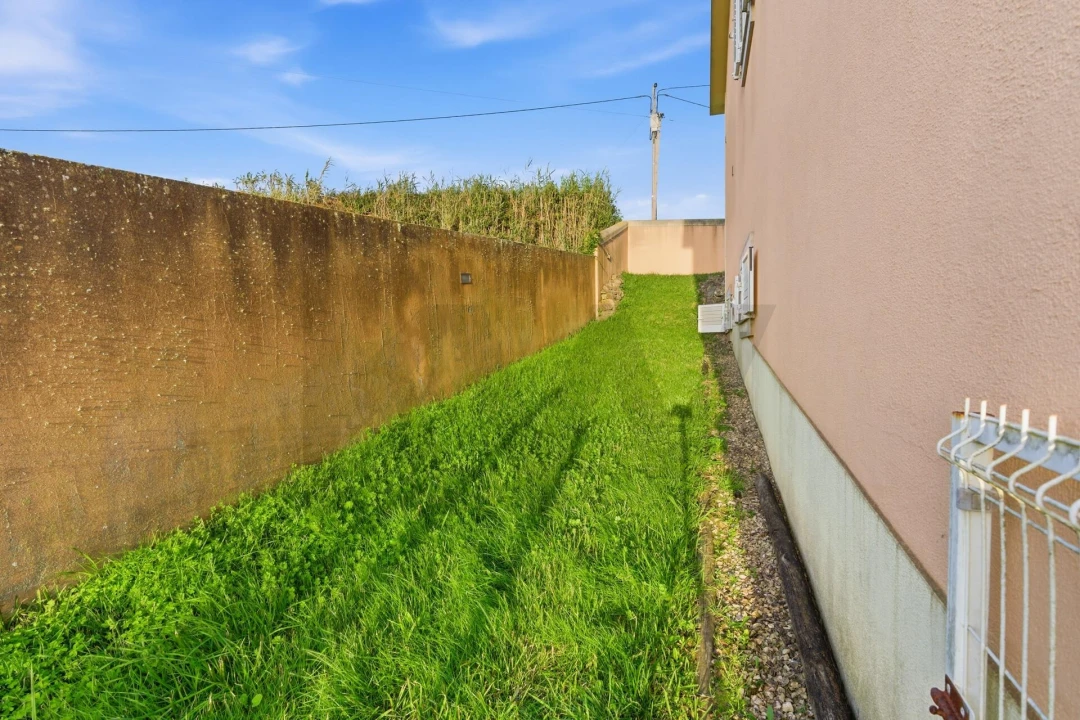 Moradia T5 para Venda em Salir de Matos Foto 21