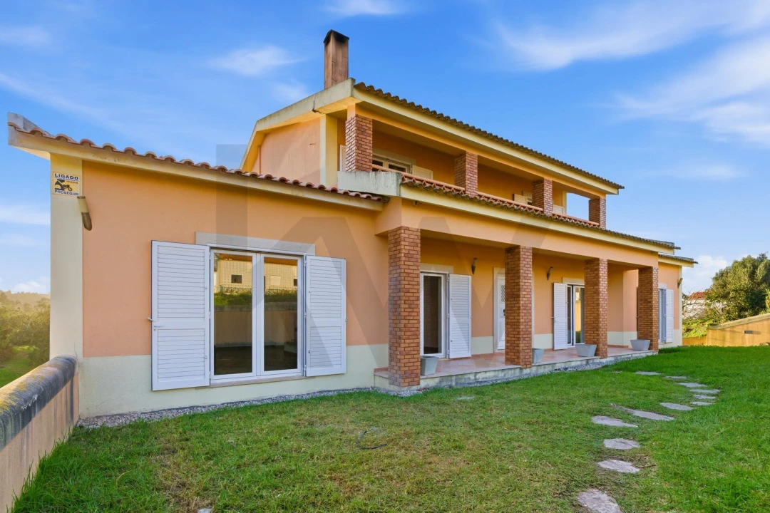 Moradia T5 para Venda em Salir de Matos Foto 1