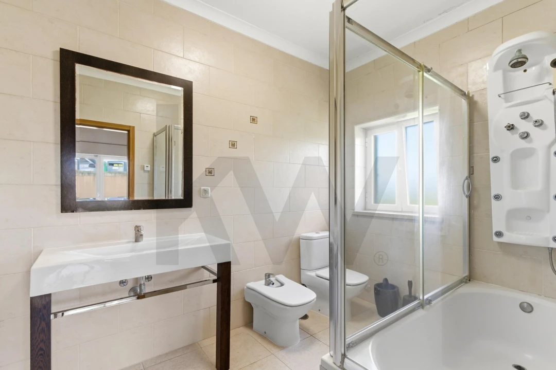 Moradia T5 para Venda em Salir de Matos Foto 61