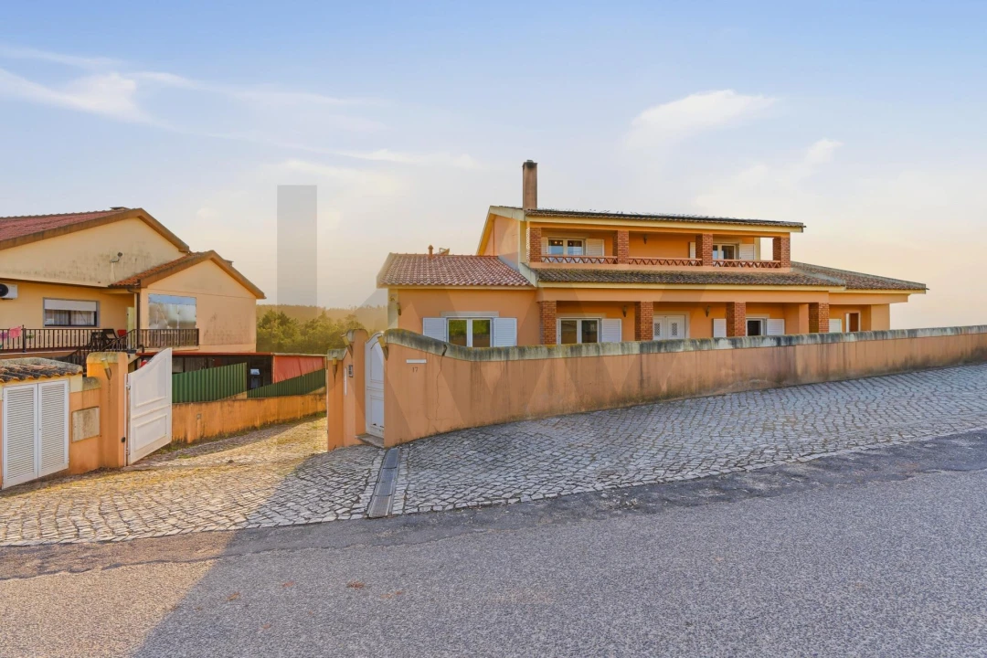 Moradia T5 para Venda em Salir de Matos Foto 14