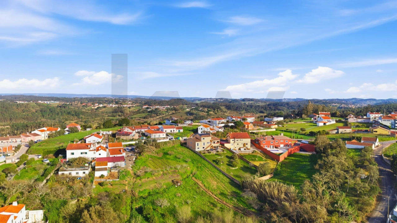 Moradia T5 para Venda em Salir de Matos Foto 7