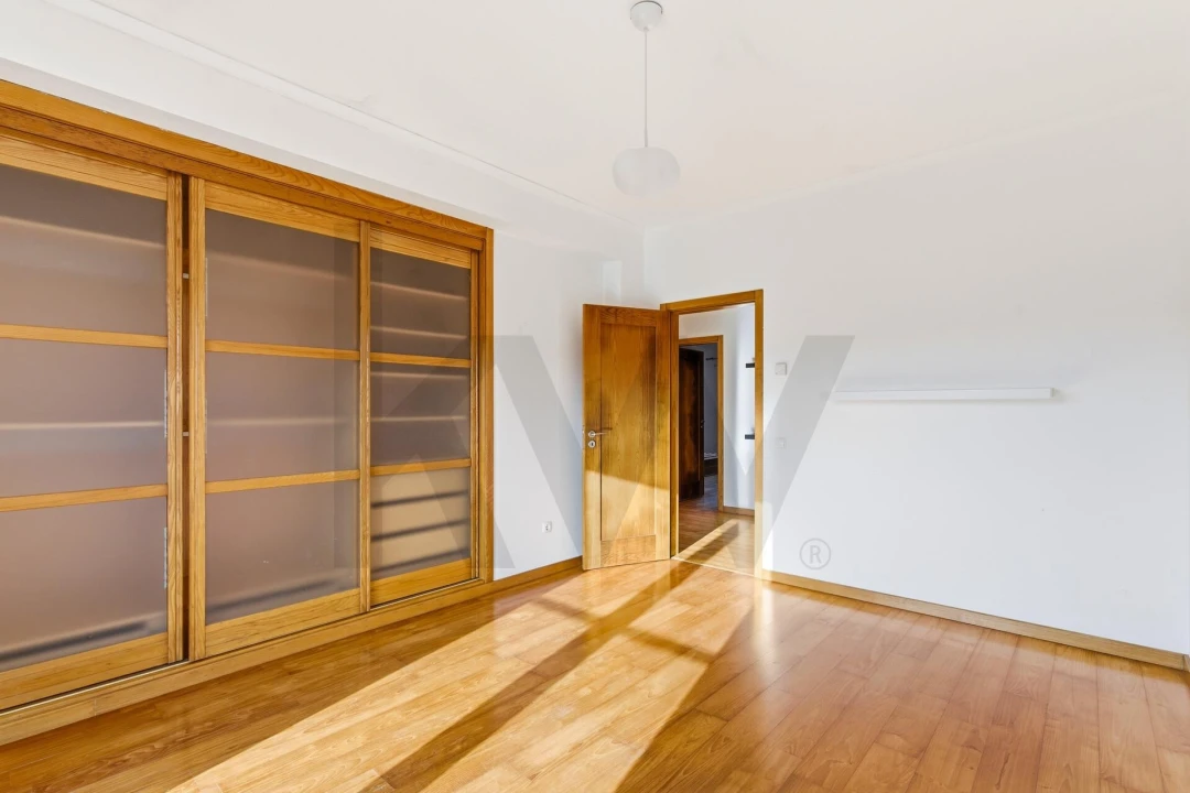 Moradia T5 para Venda em Salir de Matos Foto 52