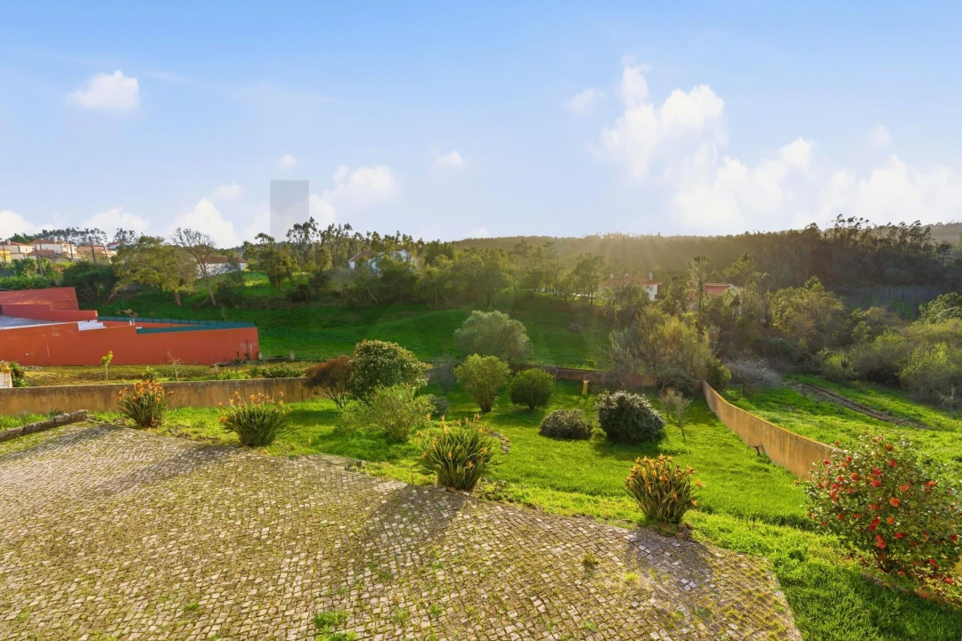 Moradia T5 para Venda em Salir de Matos Foto 27