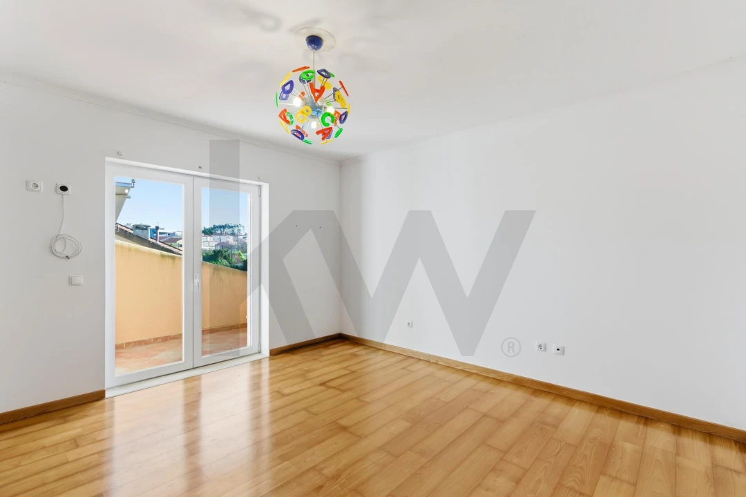 Moradia T5 para Venda em Salir de Matos Foto 68