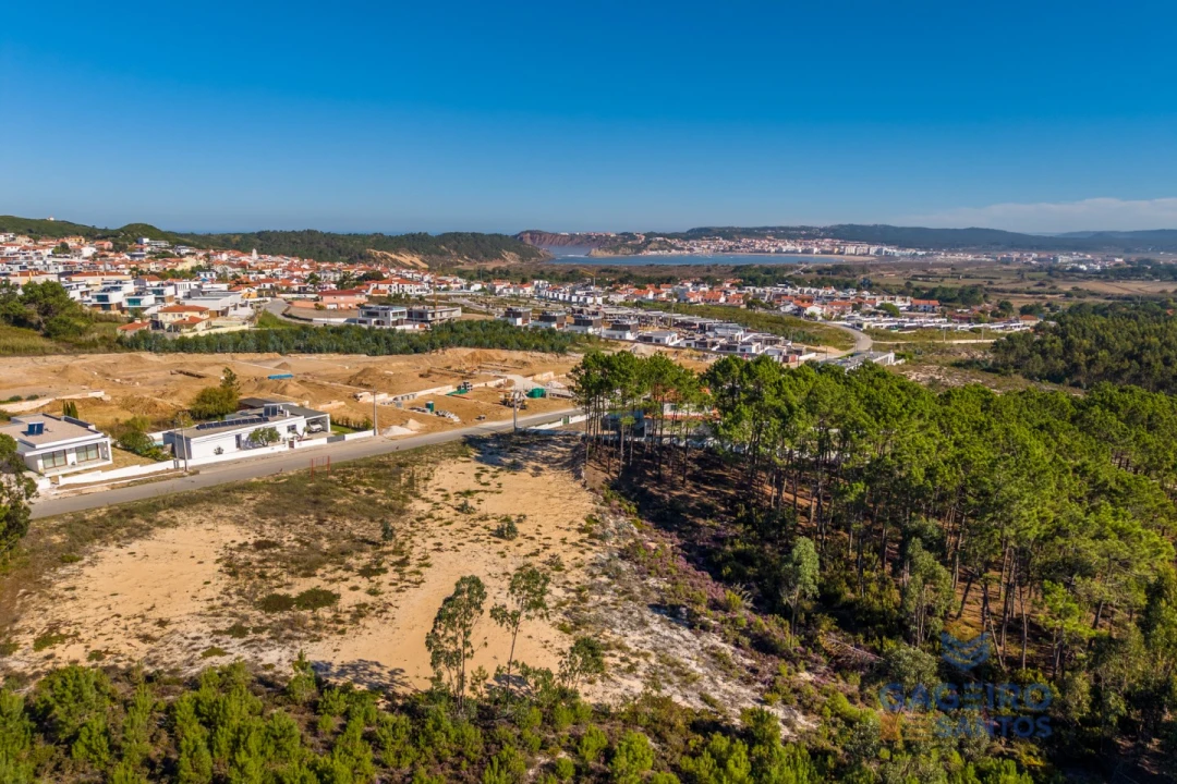 Terreno para Venda em Tornada e Salir do Porto Foto 1