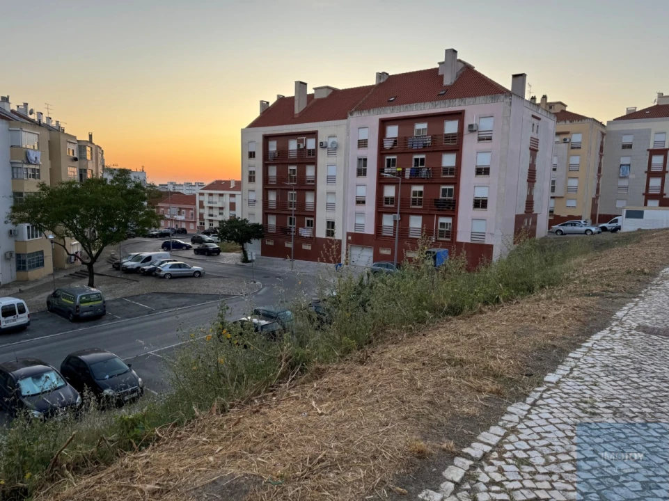 Terreno para Venda em Moita Foto 18