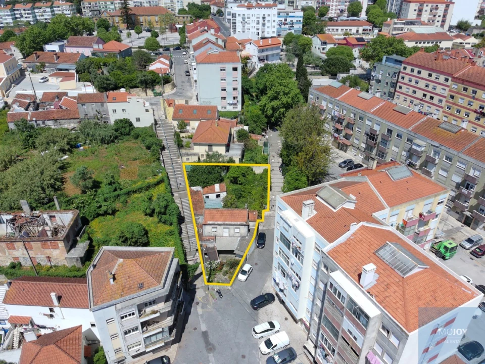 Terreno para Venda em Agualva e Mira-Sintra Foto 1