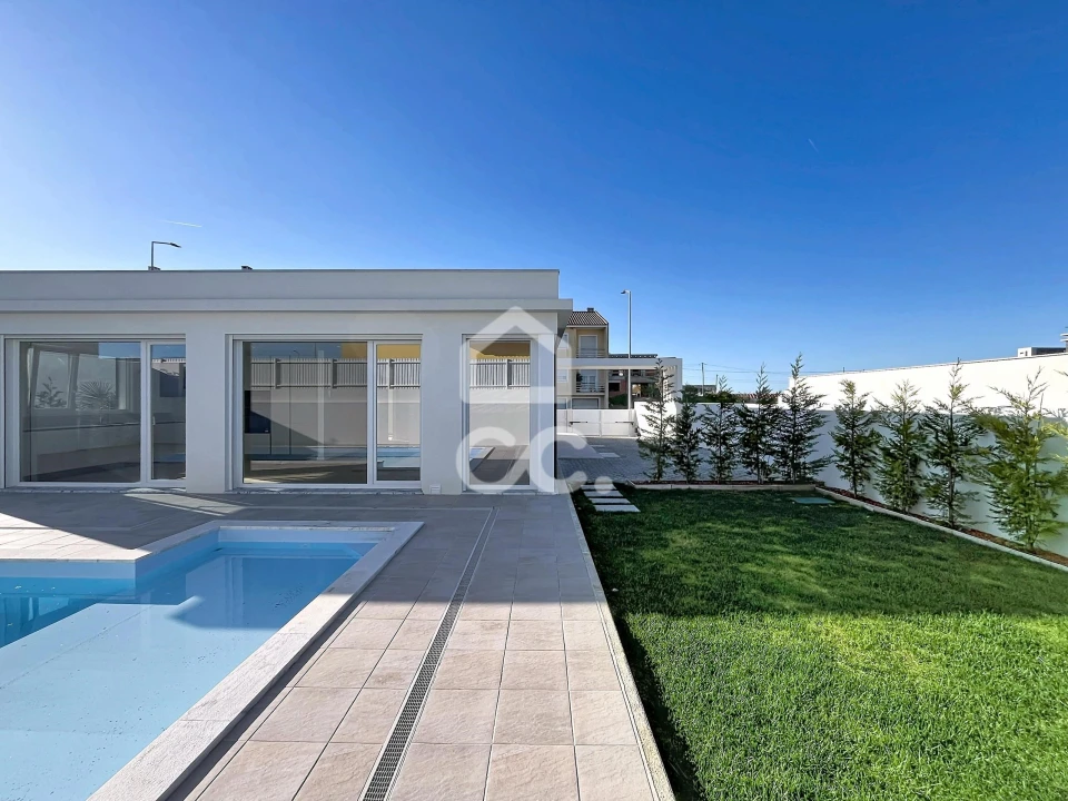 Moradia T3 para Venda em Lourinhã e Atalaia Foto 1