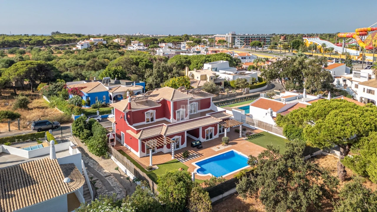 Moradia T5 para Venda em Quarteira Foto 58