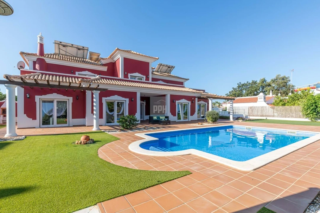 Moradia T5 para Venda em Quarteira Foto 21