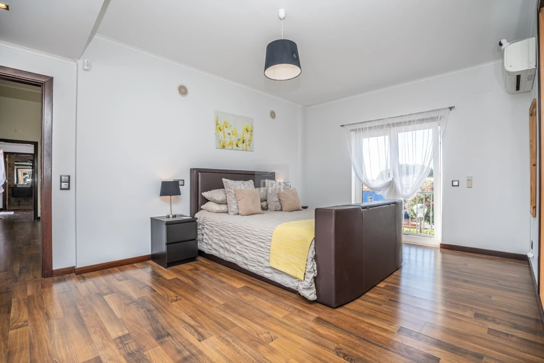 Moradia T5 para Venda em Quarteira Foto 31