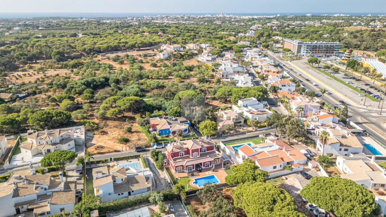 Moradia T5 para Venda em Quarteira Foto 54