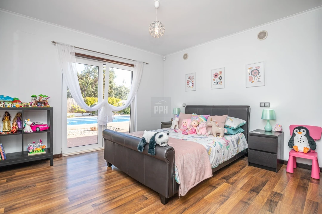 Moradia T5 para Venda em Quarteira Foto 14