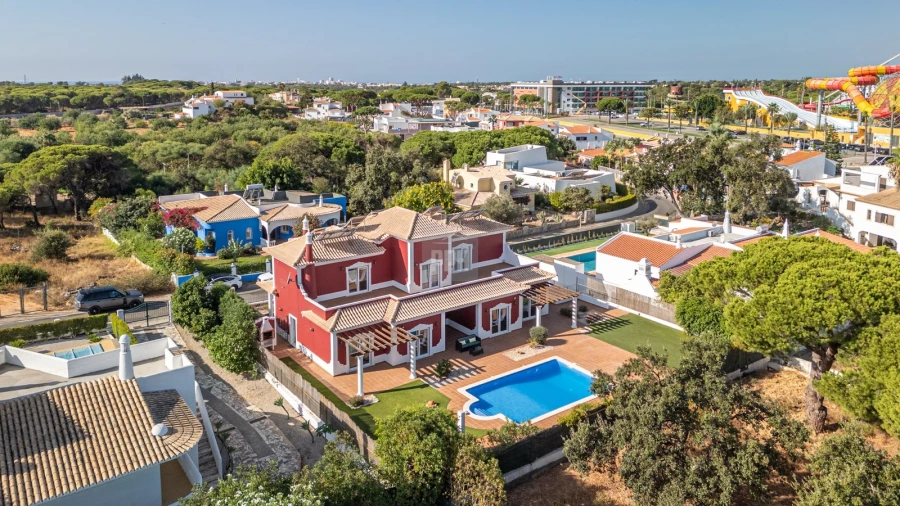 Moradia T5 para Venda em Quarteira Foto 58