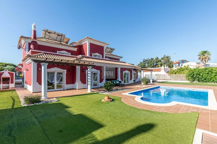 Moradia T5 para Venda em Quarteira Foto 18