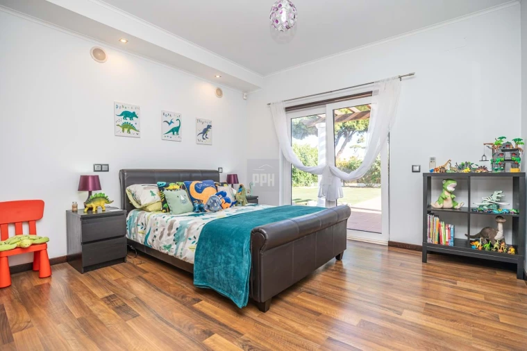 Moradia T5 para Venda em Quarteira Foto 12