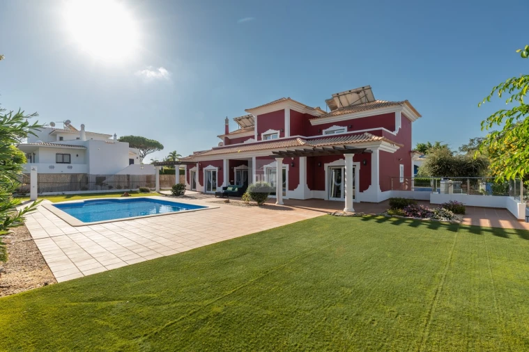 Moradia T5 para Venda em Quarteira Foto 22