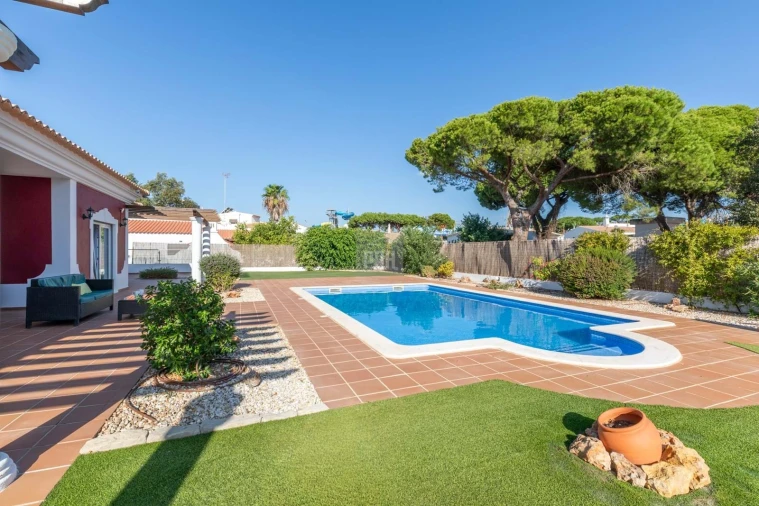 Moradia T5 para Venda em Quarteira Foto 24