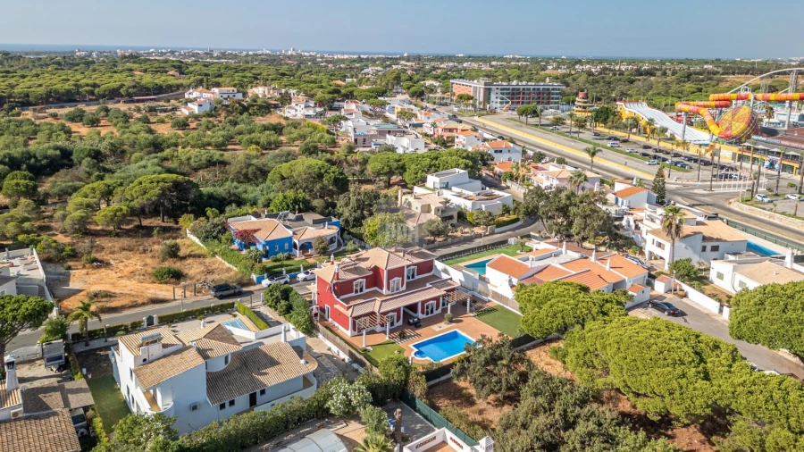 Moradia T5 para Venda em Quarteira Foto 56