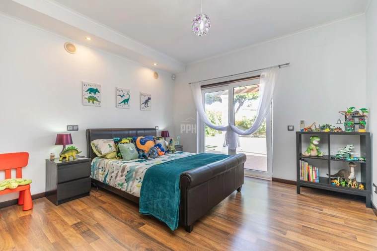 Moradia T5 para Venda em Quarteira Foto 10