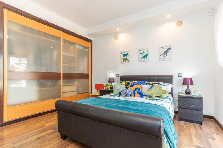 Moradia T5 para Venda em Quarteira Foto 13