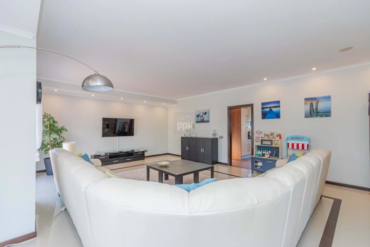 Moradia T5 para Venda em Quarteira Foto 39