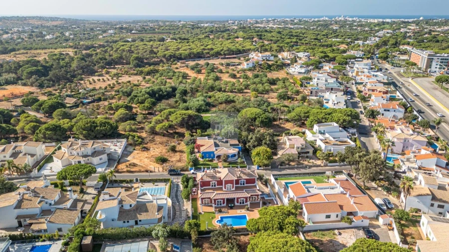 Moradia T5 para Venda em Quarteira Foto 53