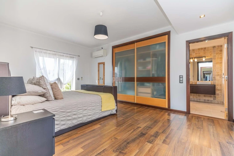 Moradia T5 para Venda em Quarteira Foto 28