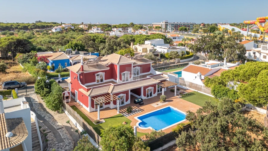 Moradia T5 para Venda em Quarteira Foto 59