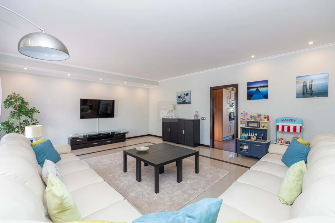 Moradia T5 para Venda em Quarteira Foto 40