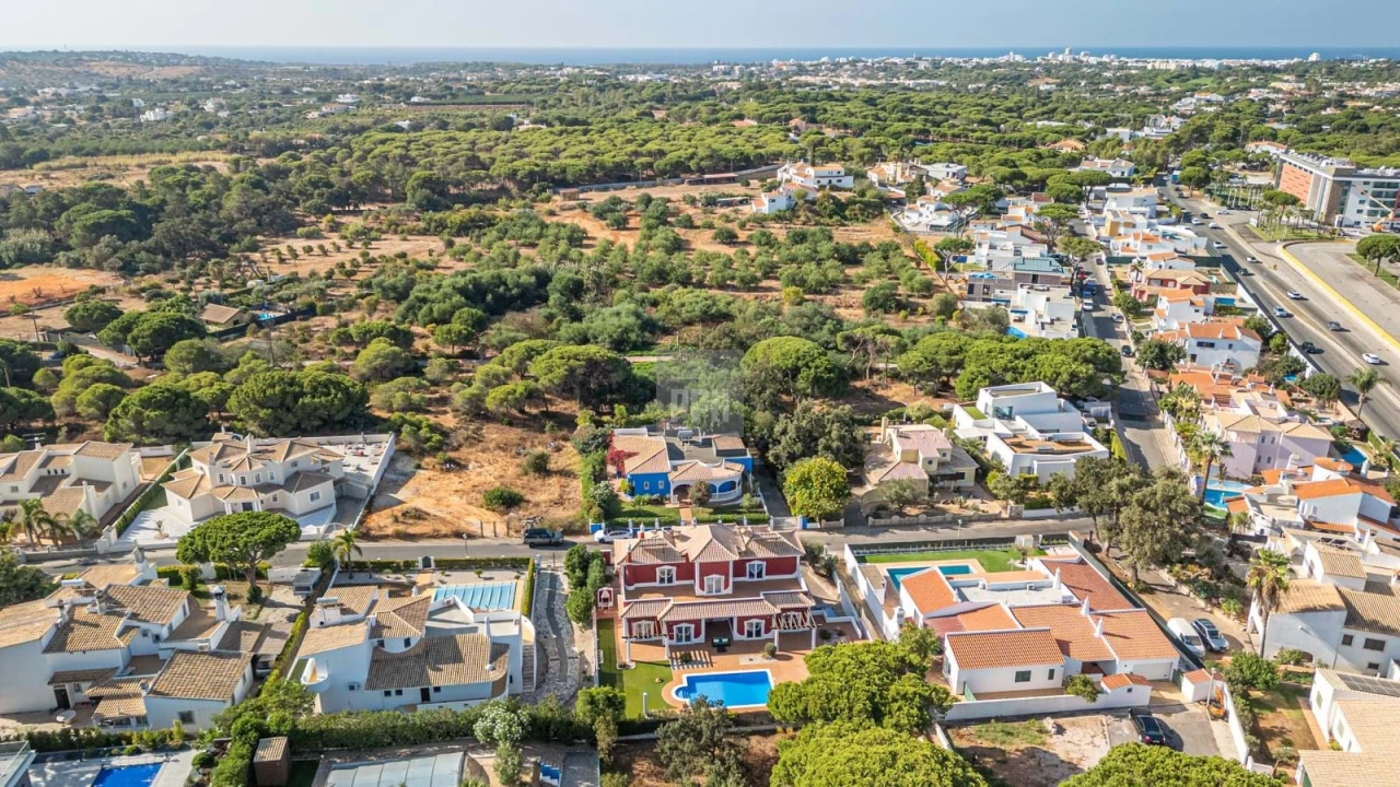 Moradia T5 para Venda em Quarteira Foto 53