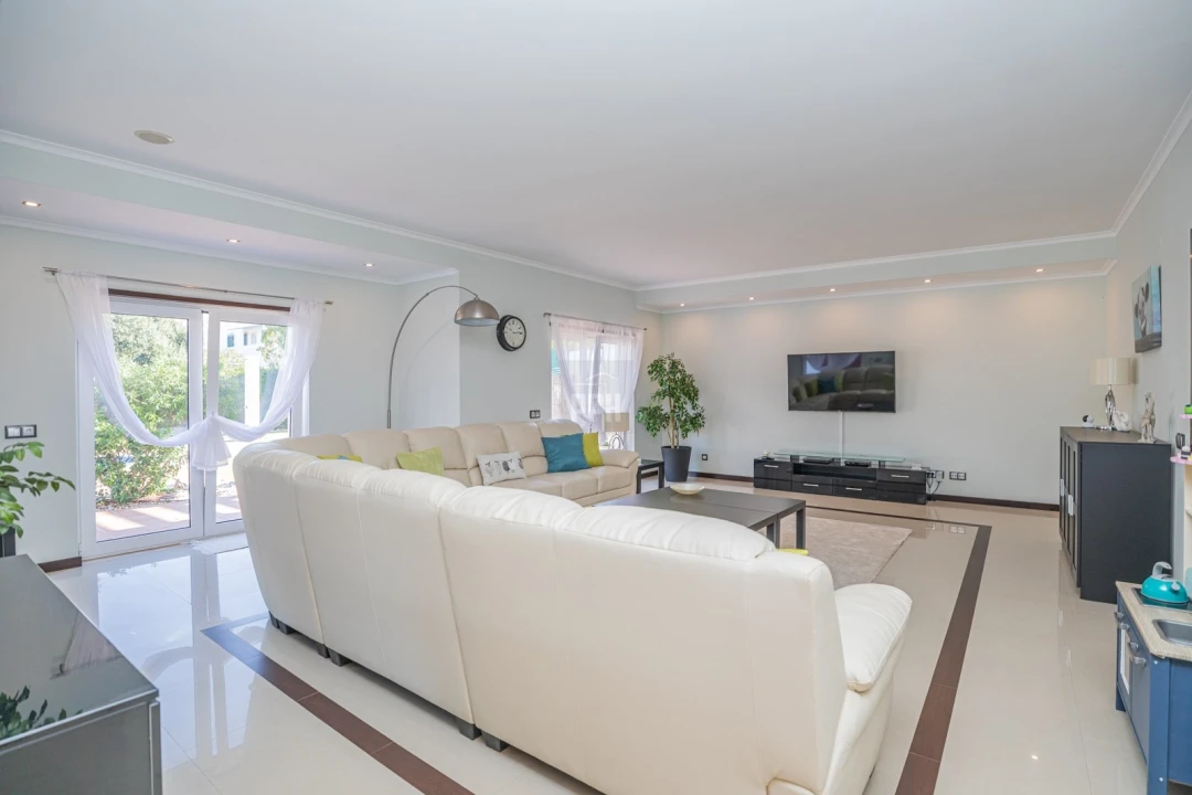 Moradia T5 para Venda em Quarteira Foto 38