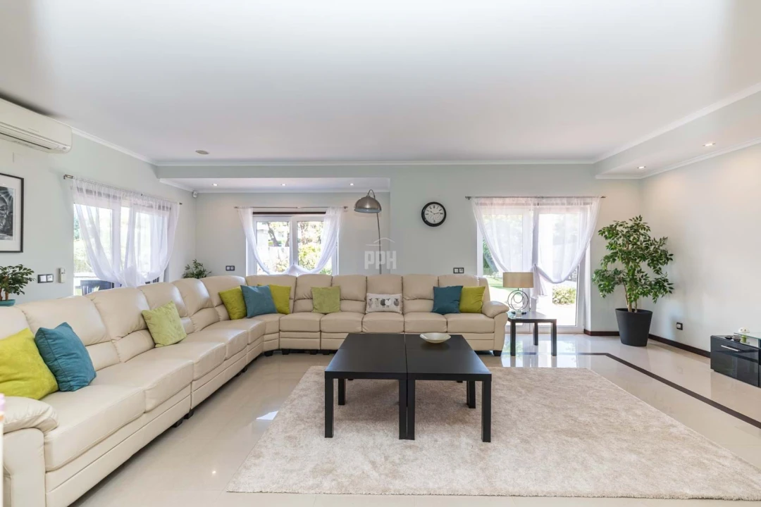 Moradia T5 para Venda em Quarteira Foto 37