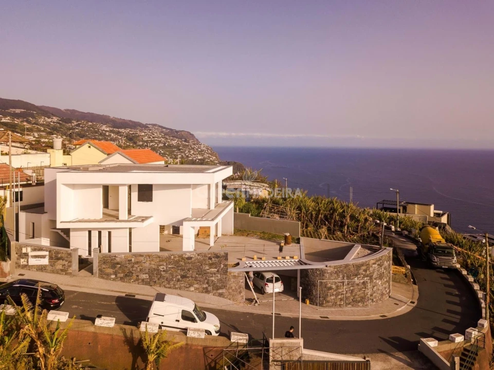 Moradia T4 para Venda em Ponta do Sol Foto 1