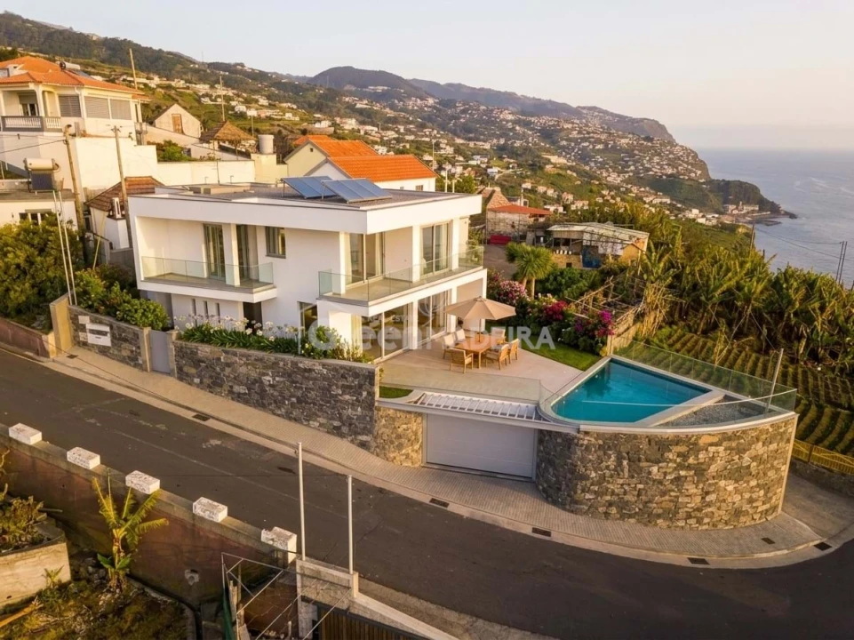 Moradia T4 para Venda em Ponta do Sol Foto 1