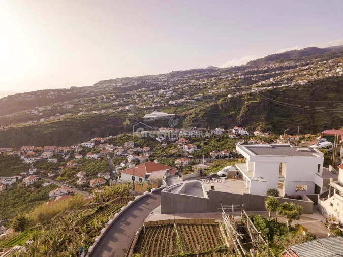 Moradia T4 para Venda em Ponta do Sol Foto 17