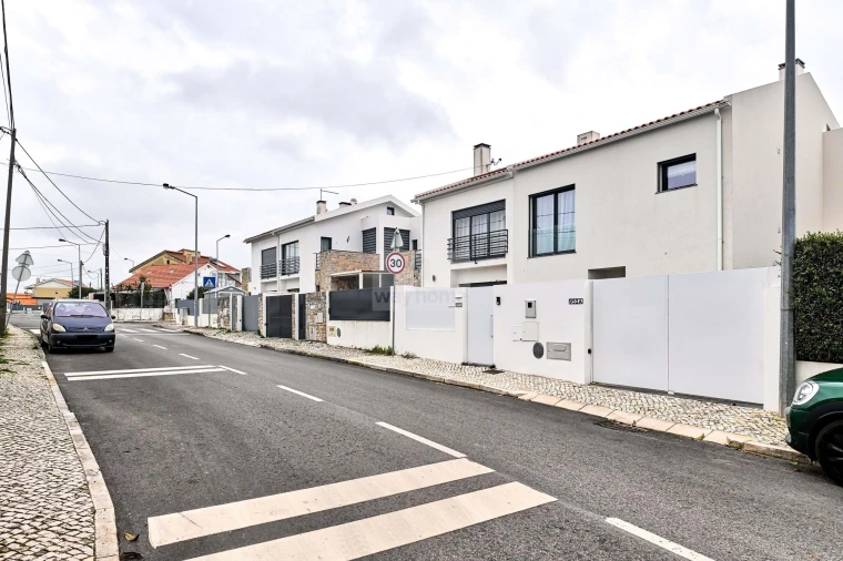 Moradia T4 para Venda em São Domingos de Rana Foto 38