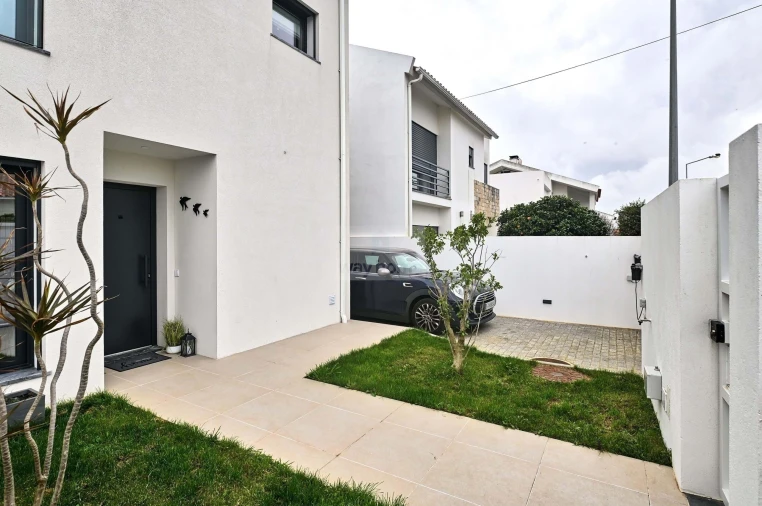 Moradia T4 para Venda em São Domingos de Rana Foto 34