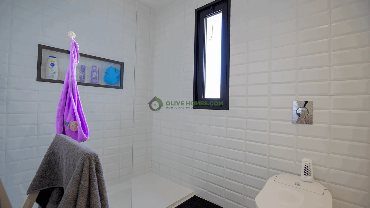 Moradia T4 para Venda em Quarteira Foto 28