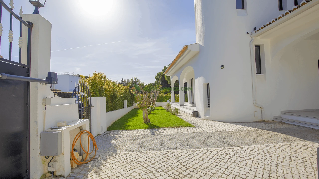 Moradia T4 para Venda em Quarteira Foto 48