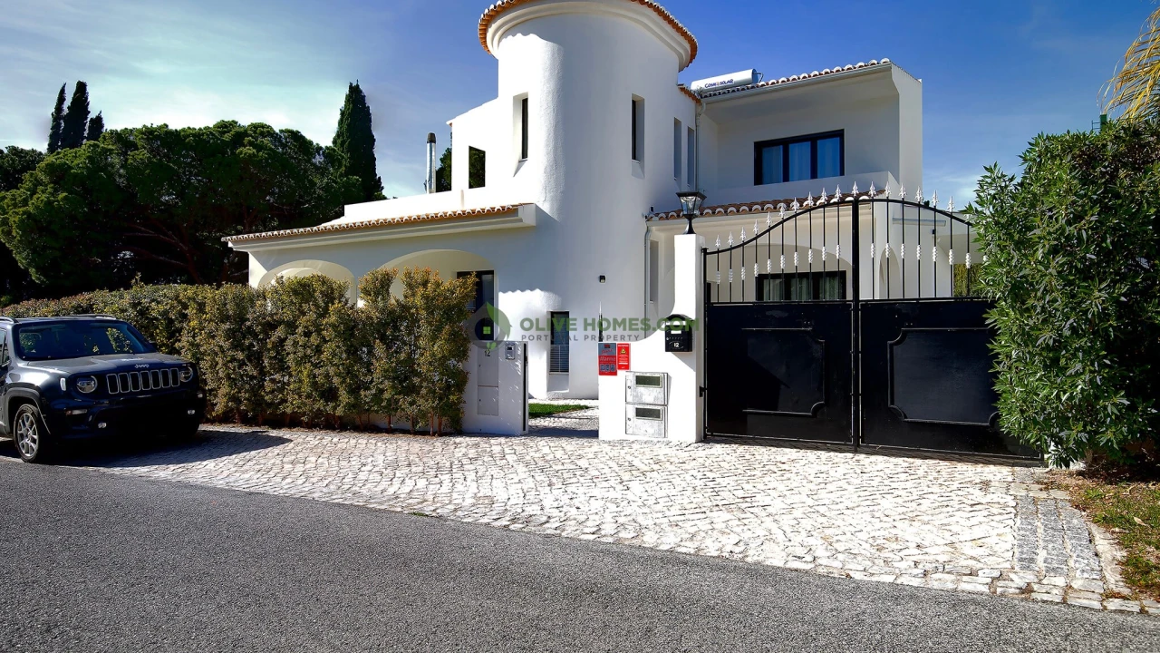 Moradia T4 para Venda em Quarteira Foto 2