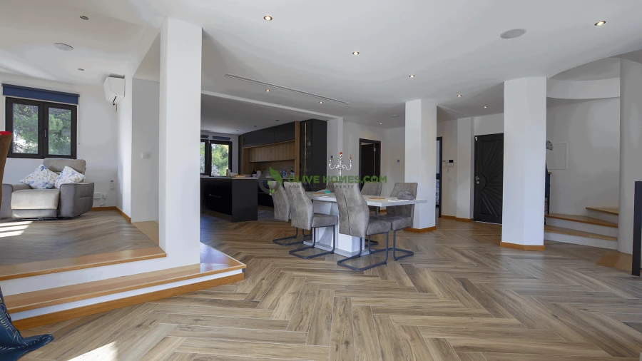 Moradia T4 para Venda em Quarteira Foto 15