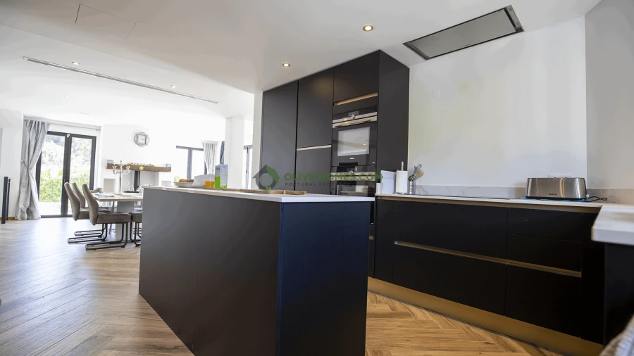 Moradia T4 para Venda em Quarteira Foto 21