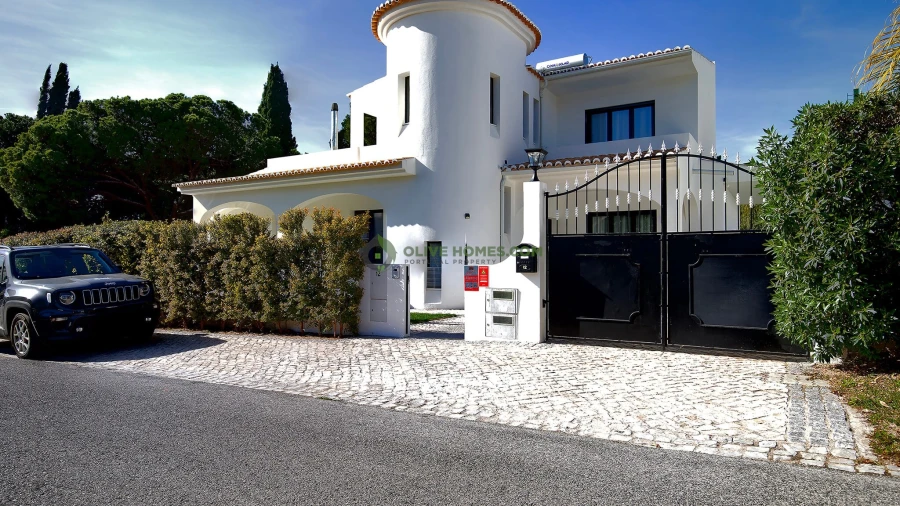 Moradia T4 para Venda em Quarteira Foto 2