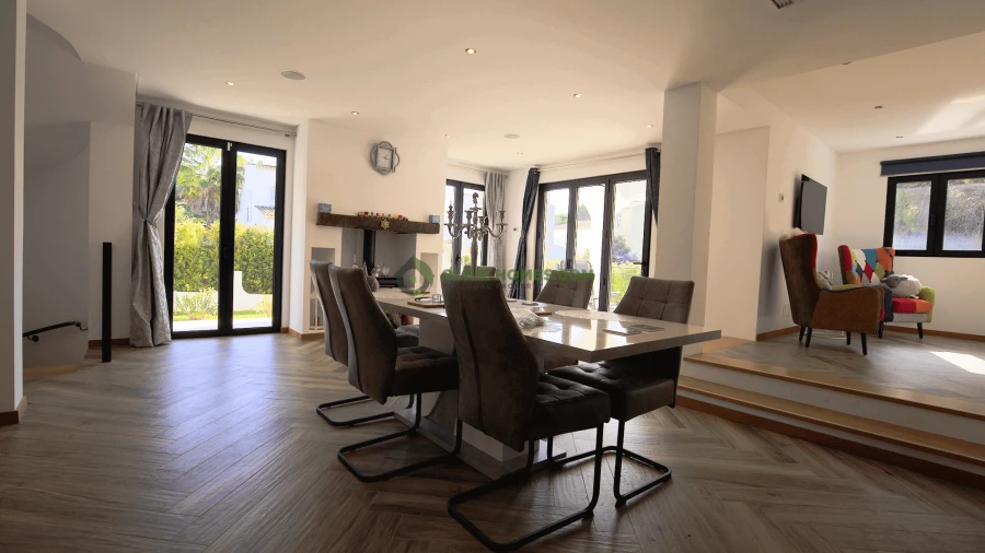 Moradia T4 para Venda em Quarteira Foto 11