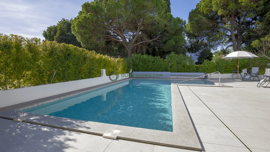 Moradia T4 para Venda em Quarteira Foto 3