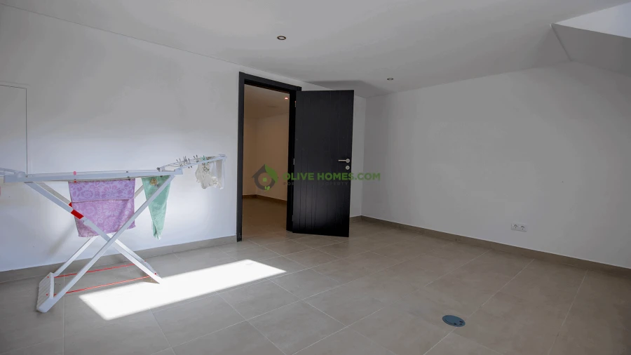 Moradia T4 para Venda em Quarteira Foto 35