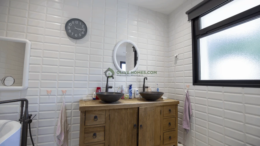 Moradia T4 para Venda em Quarteira Foto 26